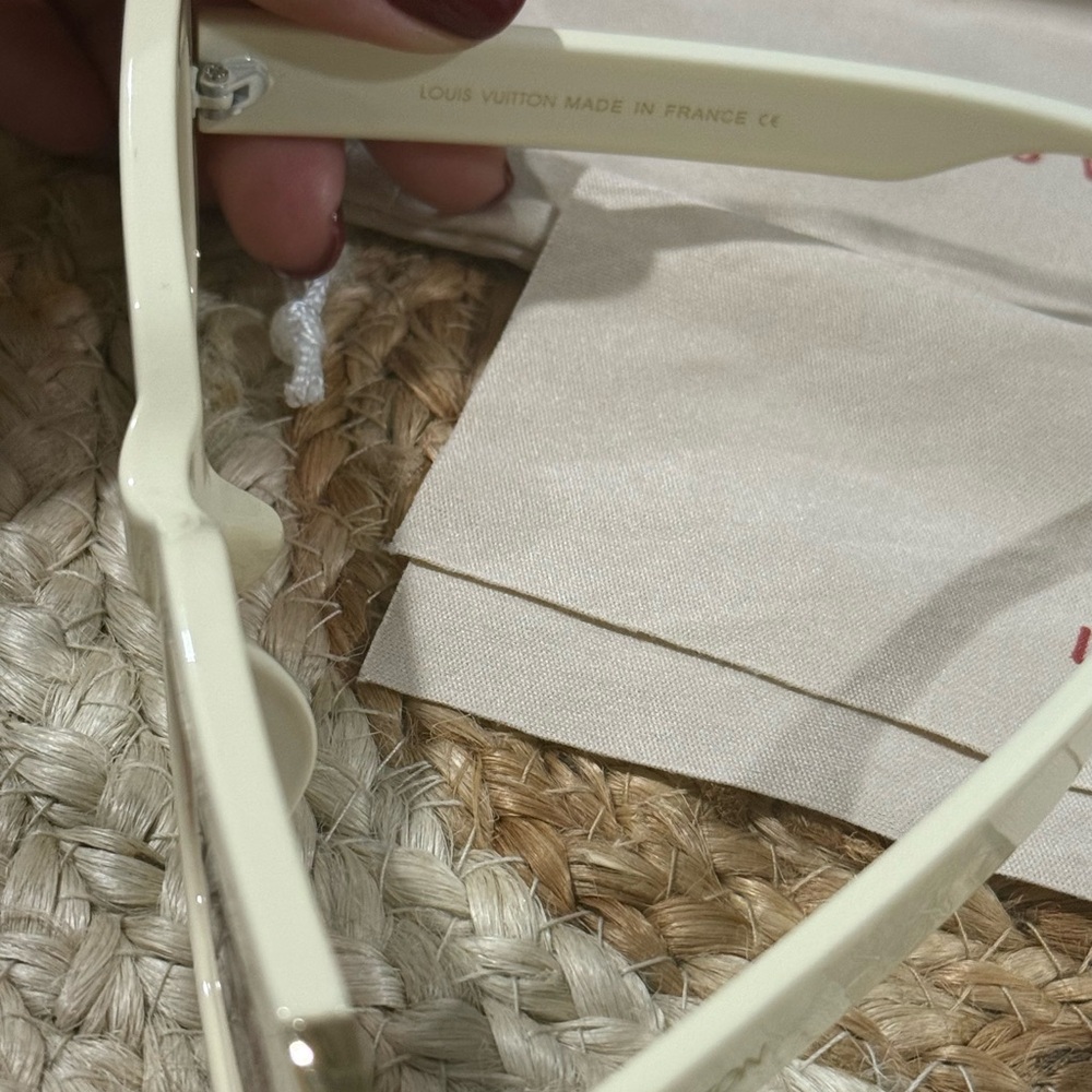 Louis Vuitton Ivory Sunglasses - Picture 4 of 7